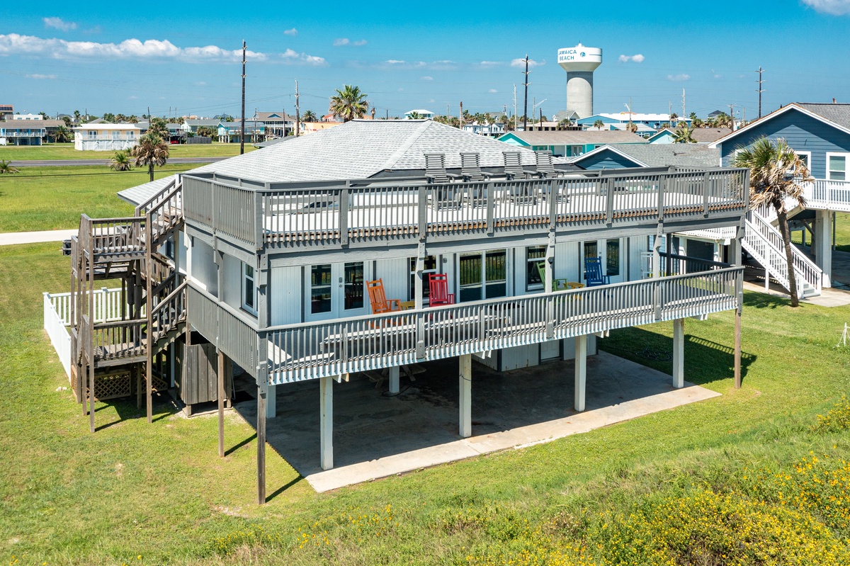 Panoramic Gulf views from 2 levels of decks