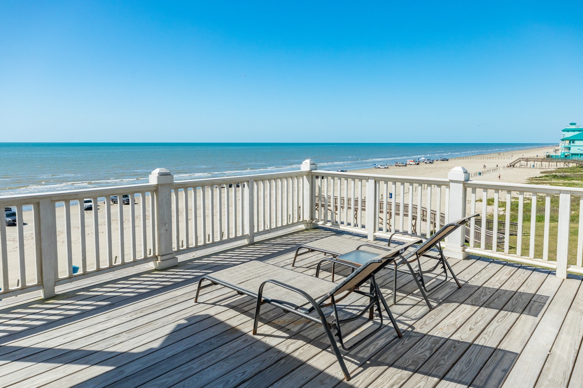 Panoramic Gulf views all day long!