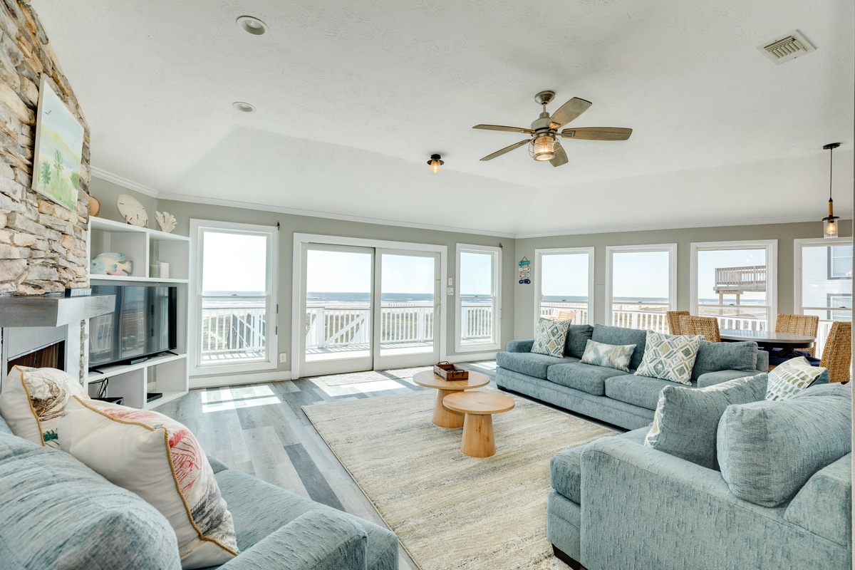 Bright living area with plenty of windows