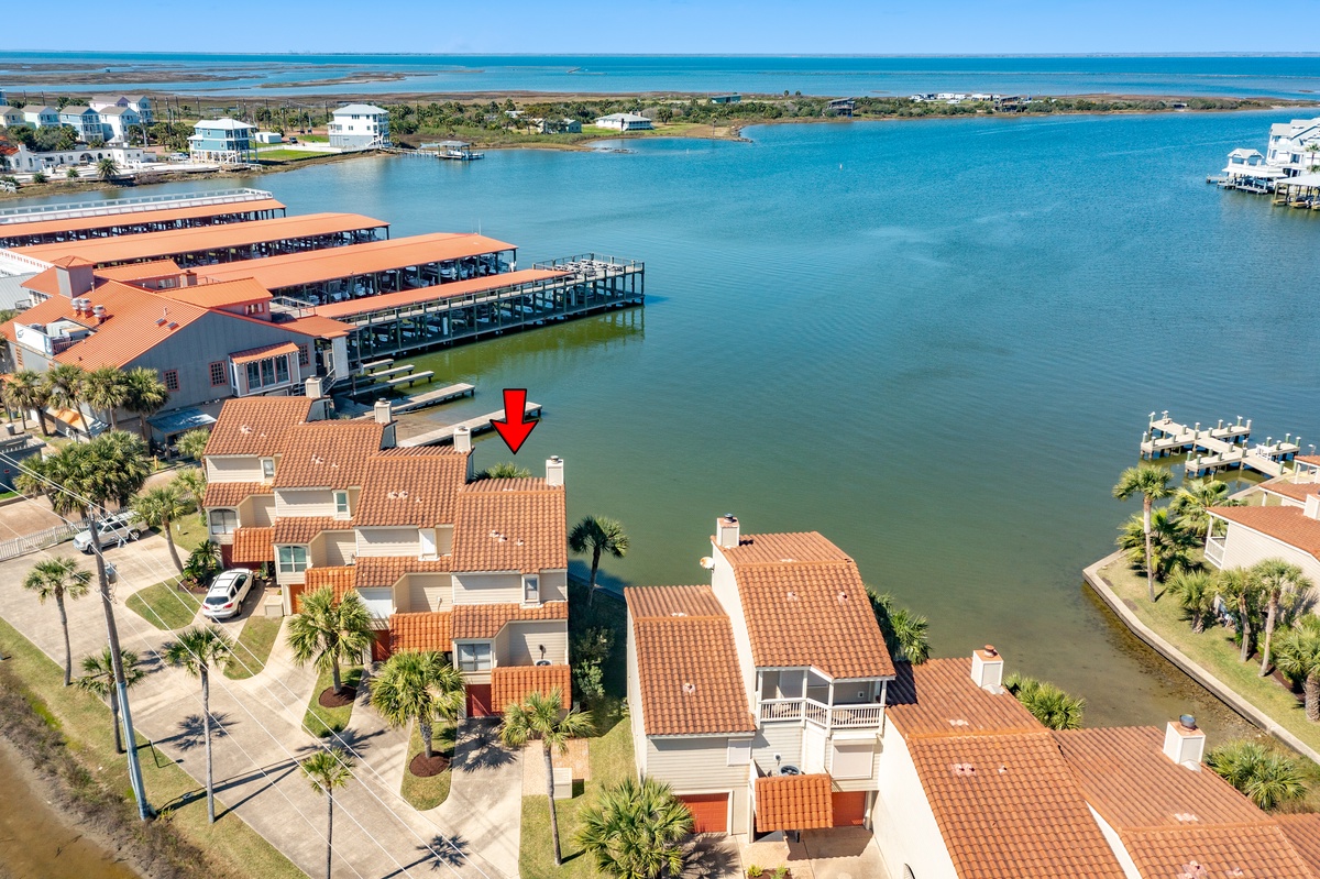 Private townhome located in Pirates Cove