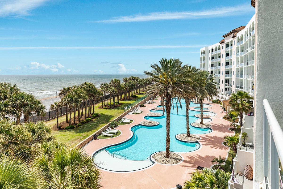 Wall of windows showcase great Gulf views