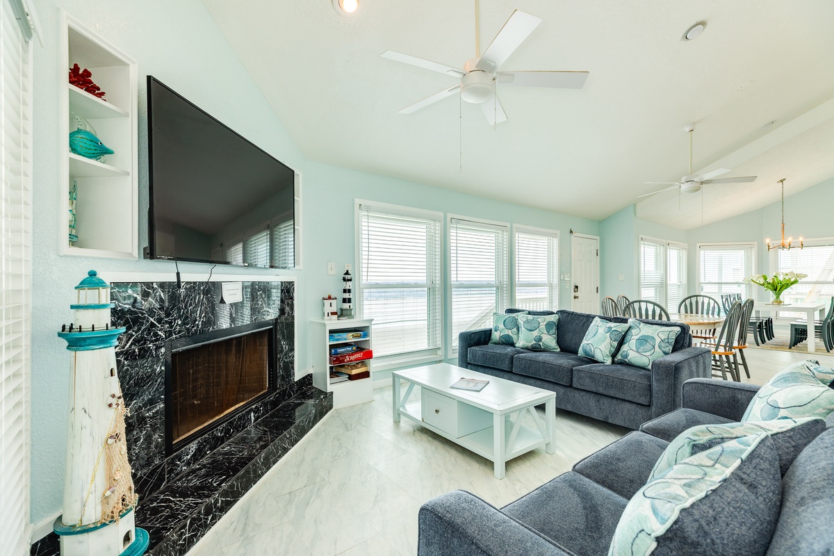 Open living area with great Gulf views