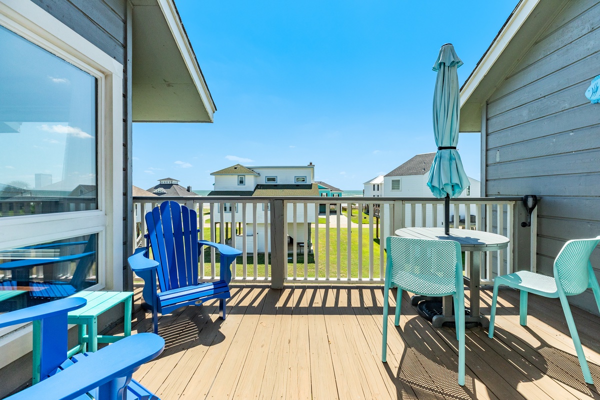 Peek-a-boo 3rd row Gulf views