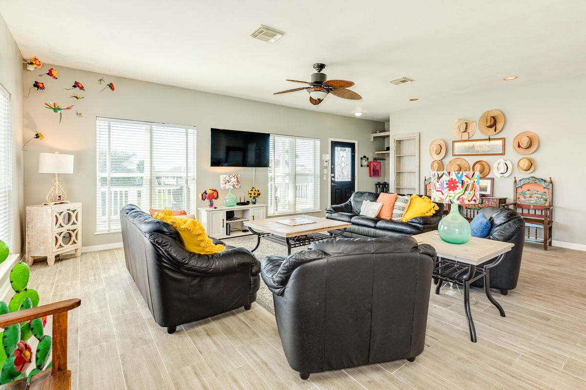 Bright and cheerful decor in the living area