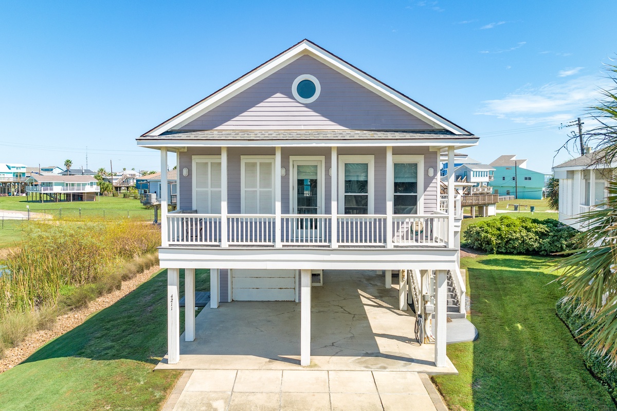 3rd row beachside home in Pirates Beach West