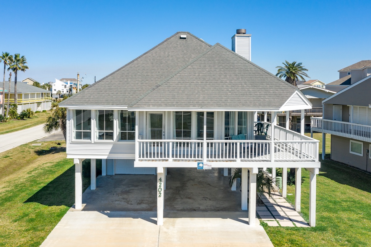 Bring the whole family, pups too, to this beachside home