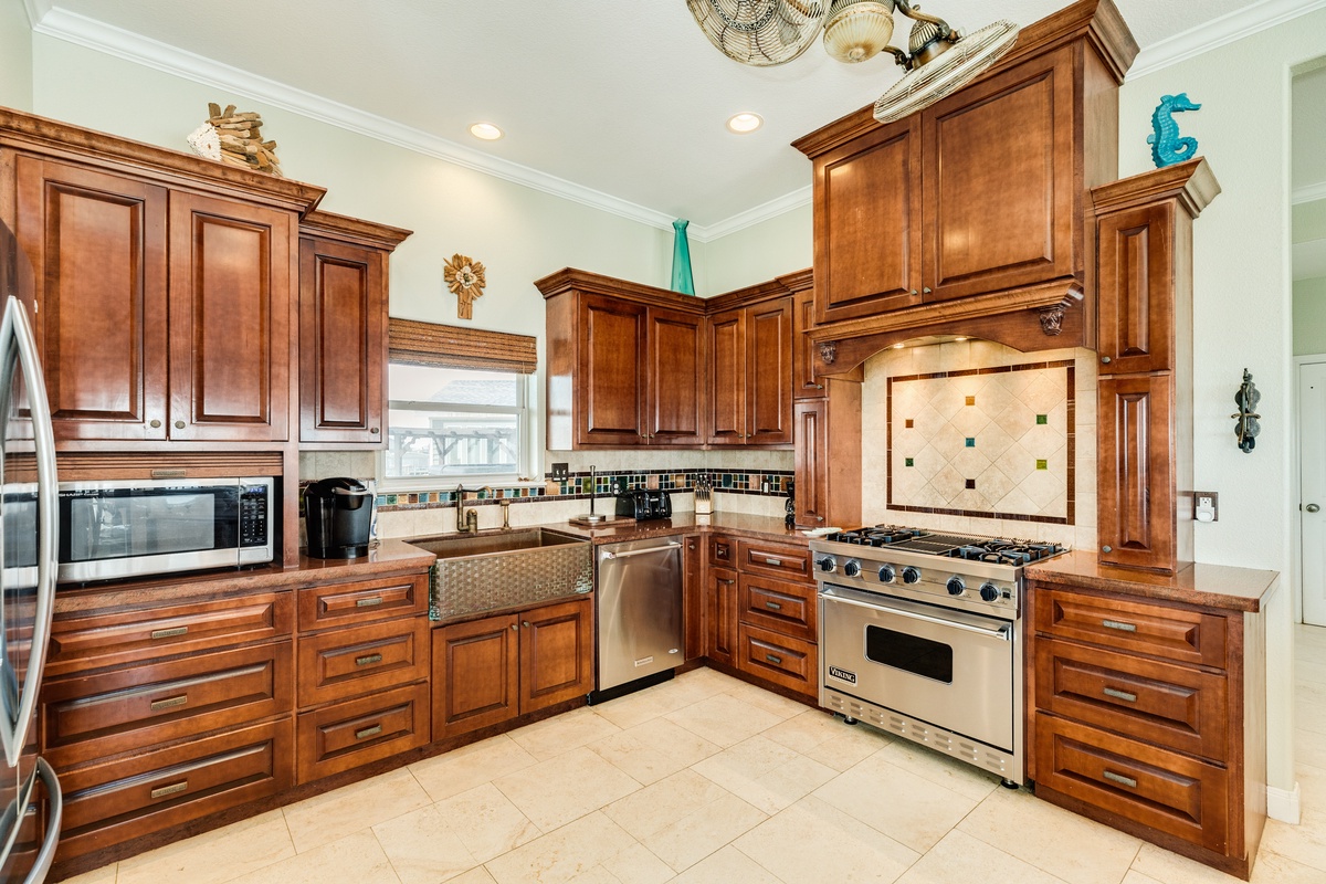 Abundant kitchen storage for all your beach snacks
