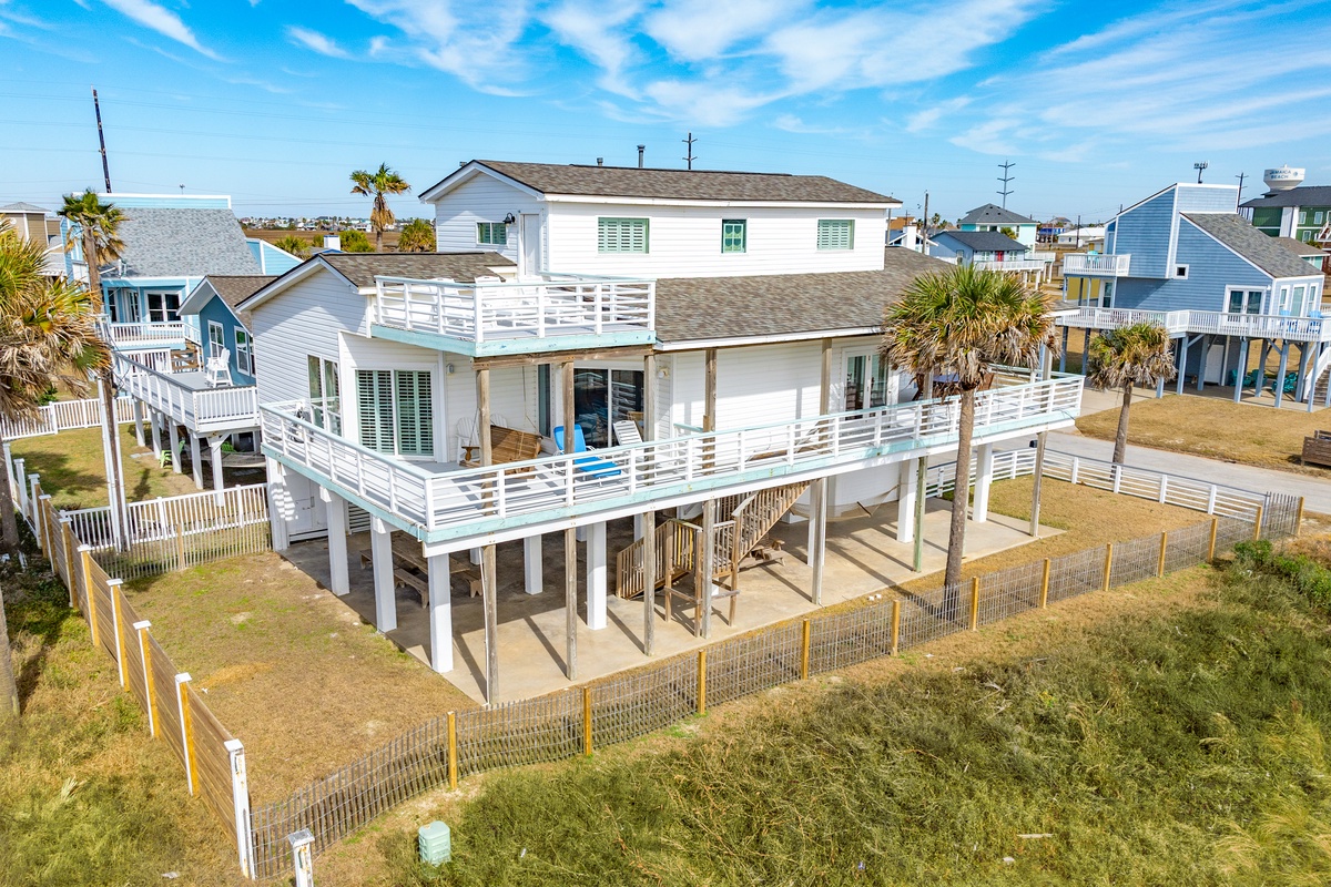 Beachfront home in Jamaica Beach