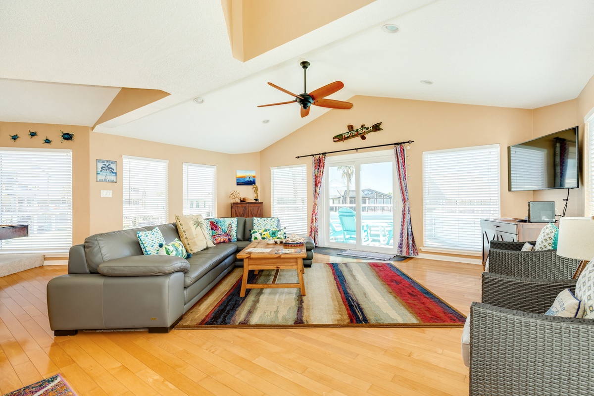 Living area with abundant seating for the group
