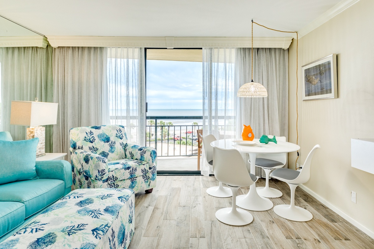 Dining area with seating for 4