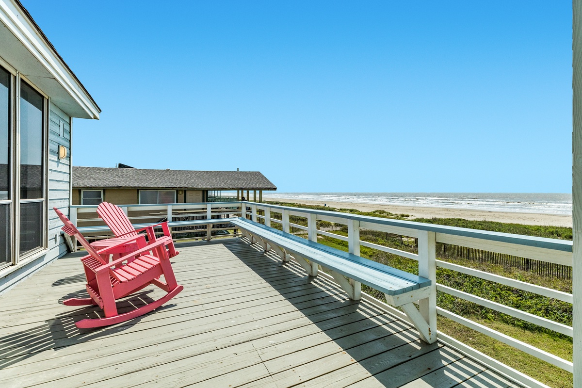 Relax overlooking the beach