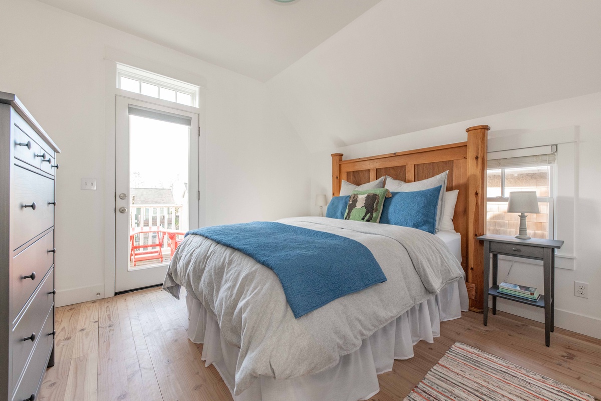 Upstairs queen room with balcony