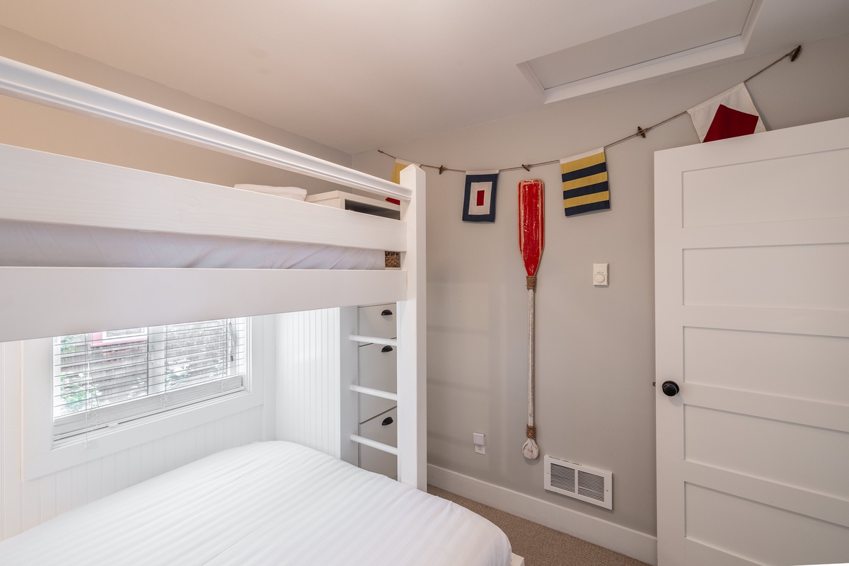 Bunk bedroom