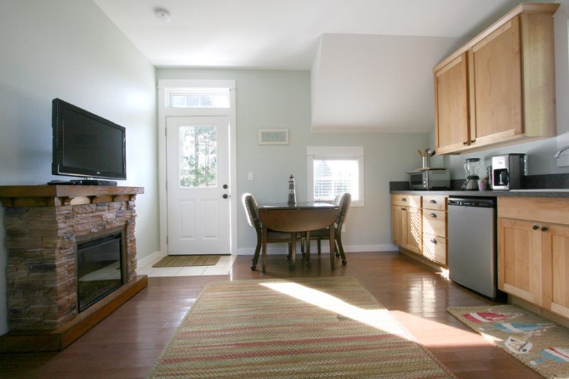 Carriage house - kitchenette with a small refrigerator, microware, convection oven