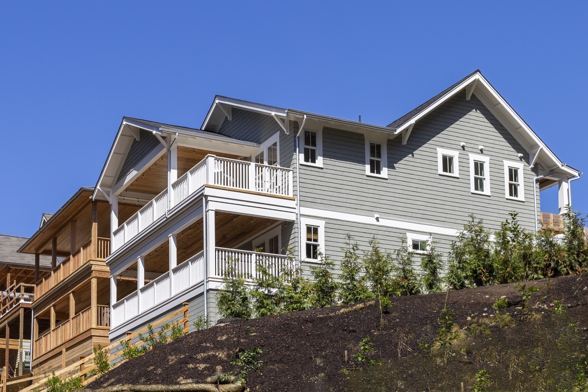 Newly painted Memory Lane with stairway to the beach
