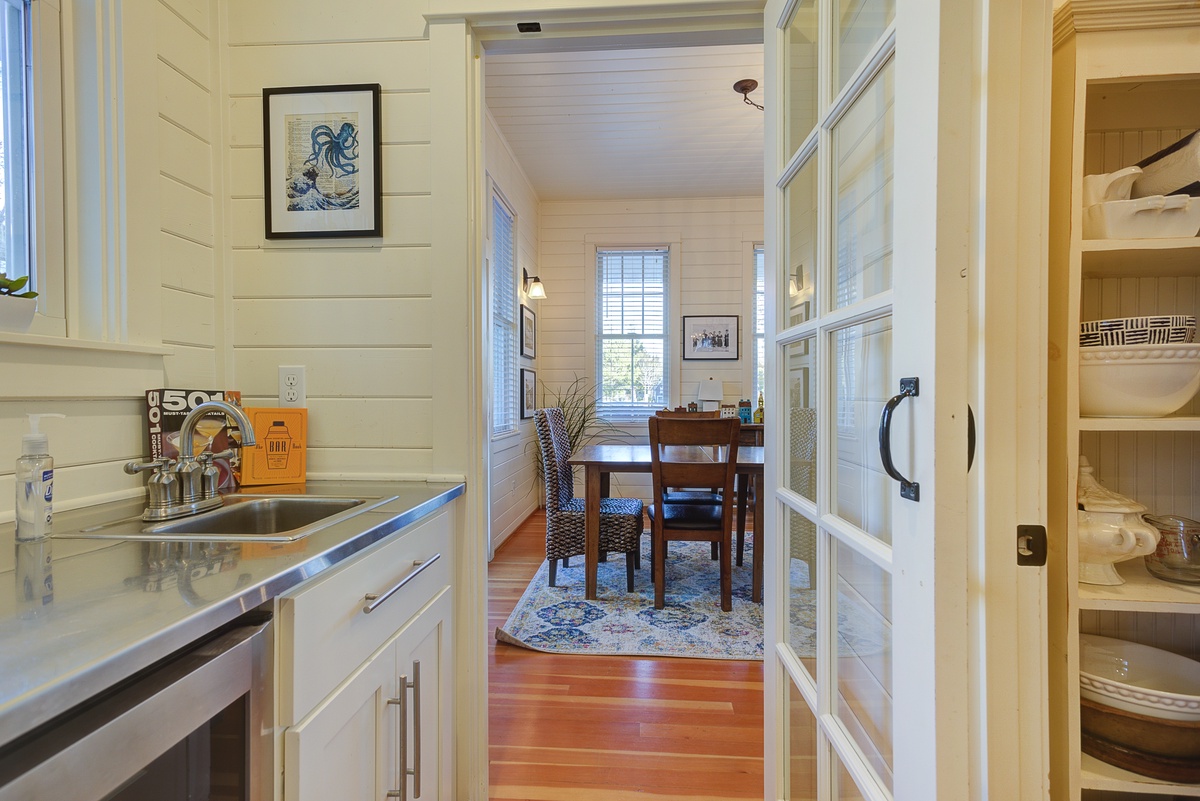 wet bar and pantry