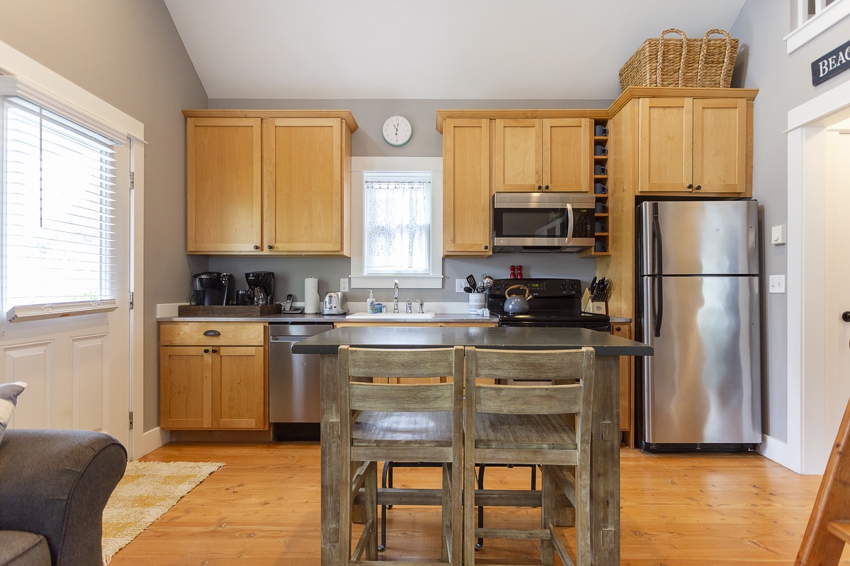 Full kitchen