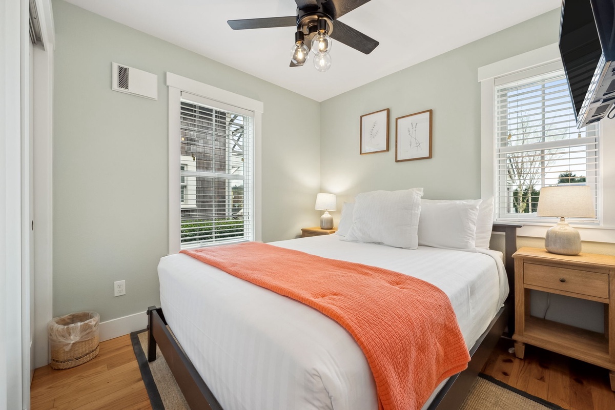 Primary room queen bed