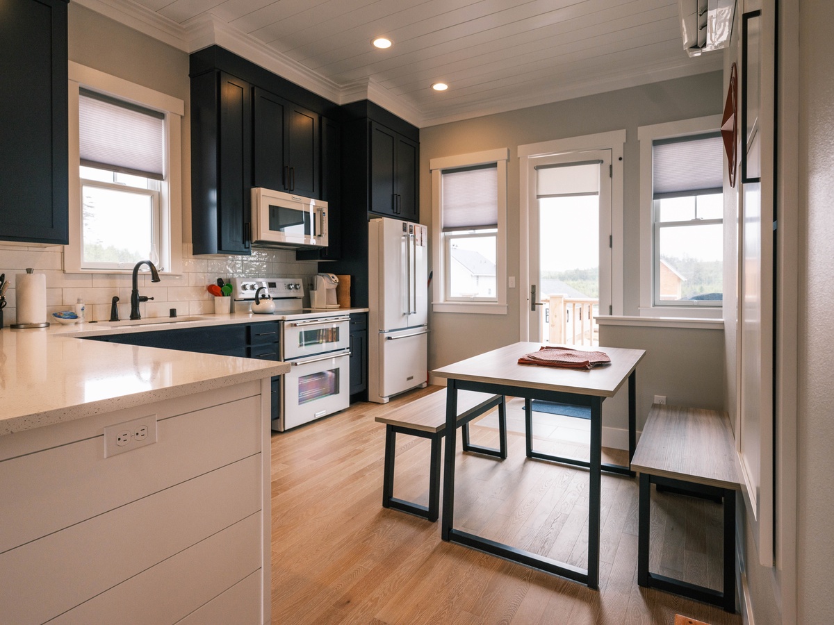 Kitchen & dining room