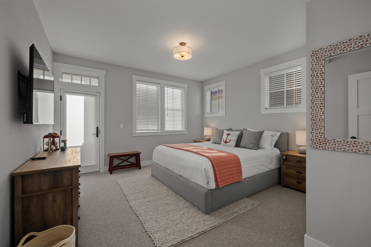 Additional Cal-King bedroom with ensuite bath