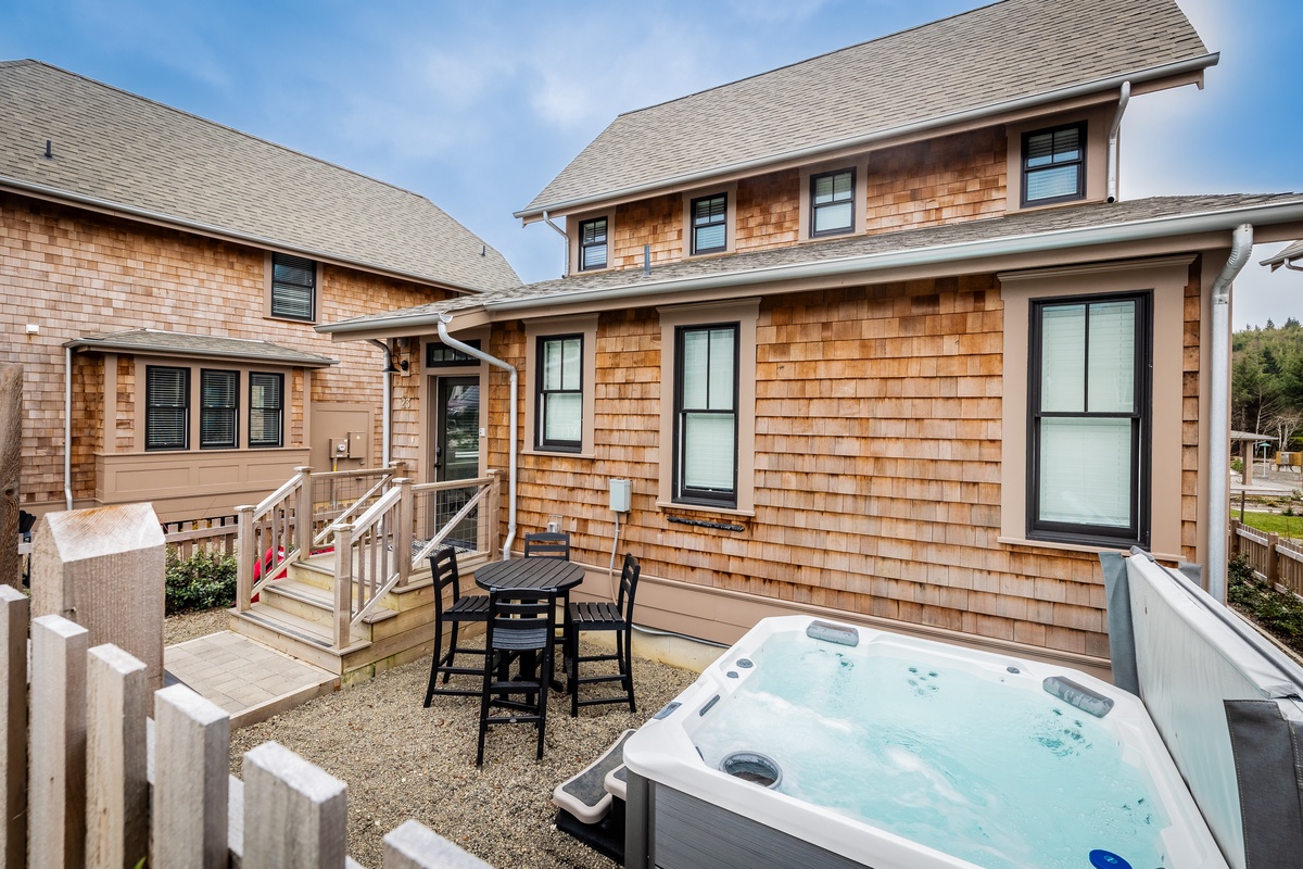 Hot tub in fully-fenced backyard