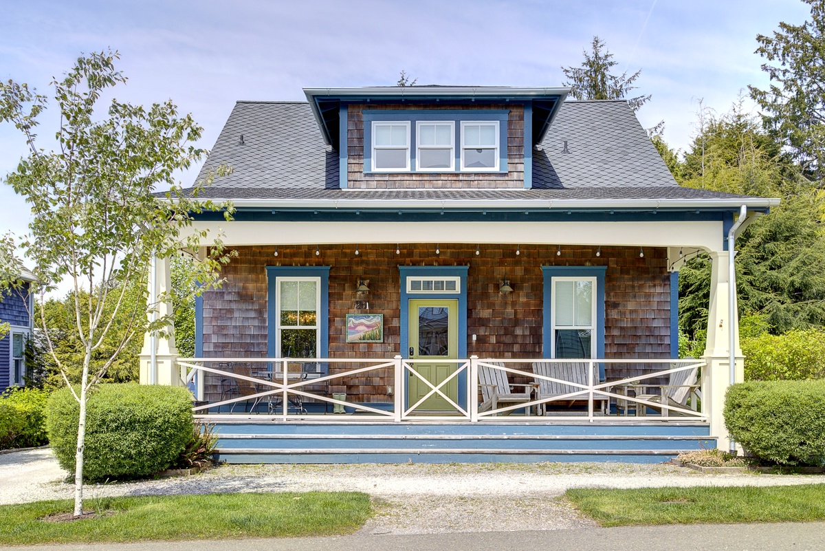 Pacific Breeze with covered porch and gate