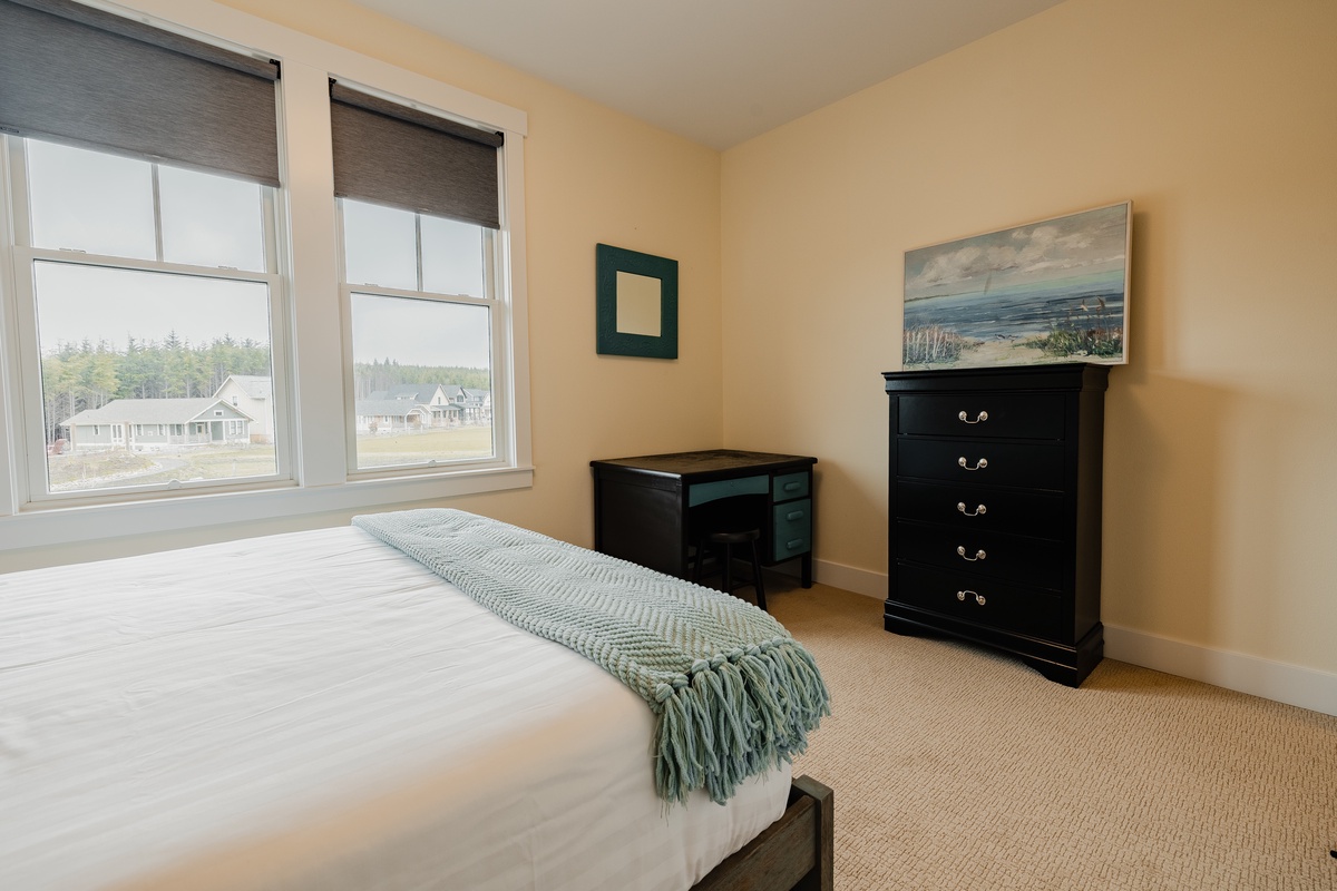 Queen bedroom with park views for a peaceful nights sleep