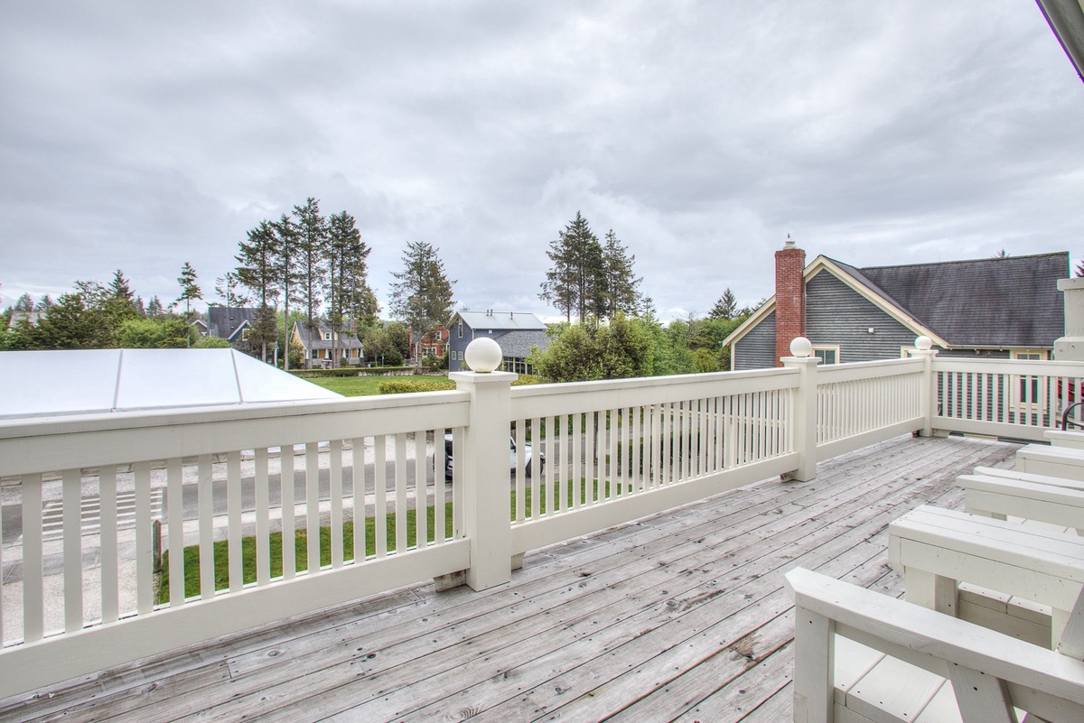 wrap around balcony with park view