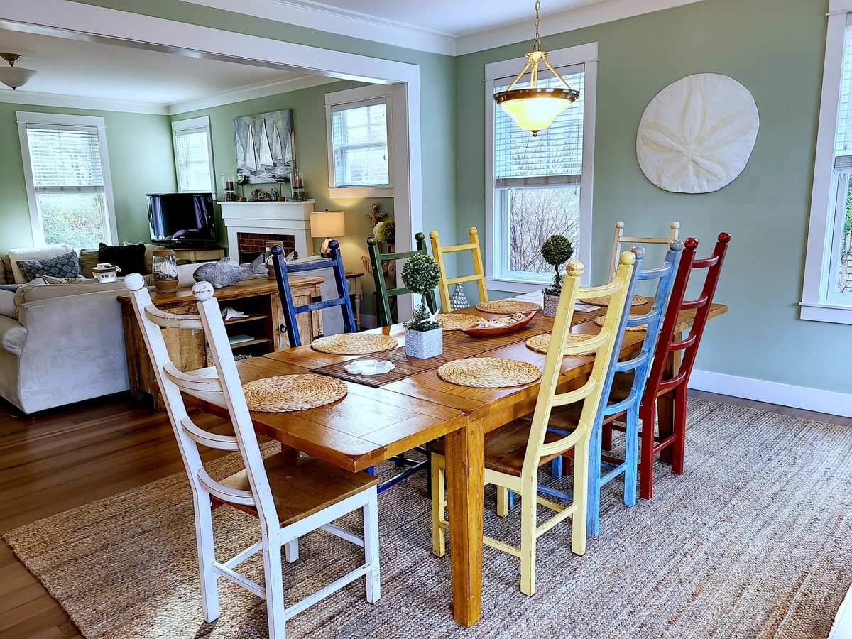 Large cheerful dining room for family dinners and gatherings