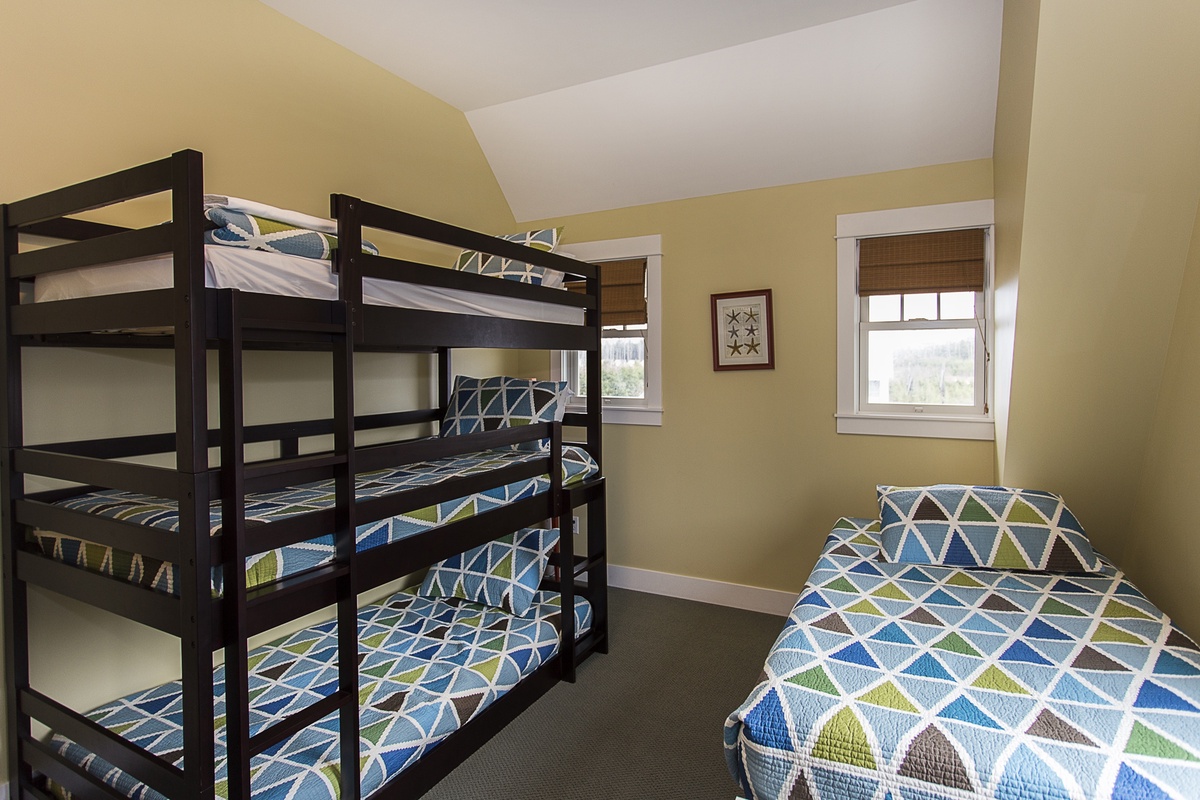 Spacious bunk room with room to play and rest