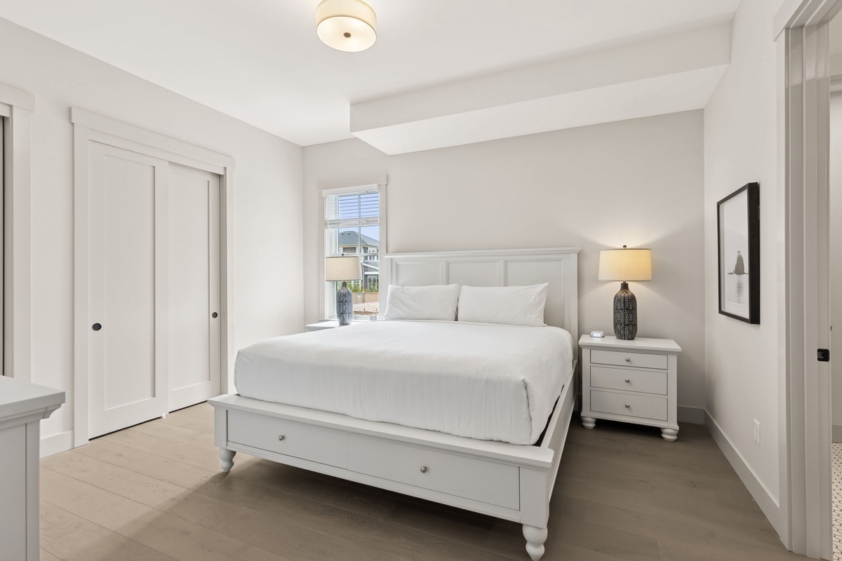 Guest king bedroom