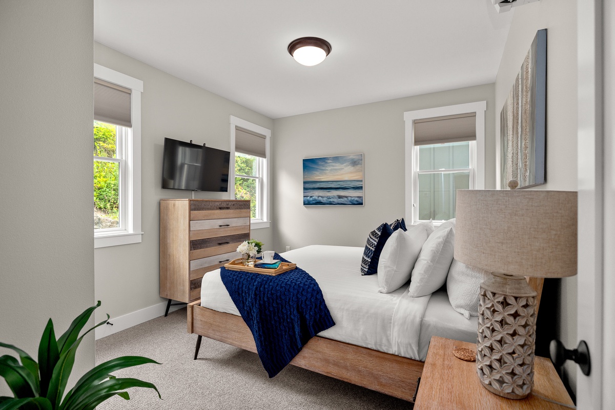 Guest king bedroom