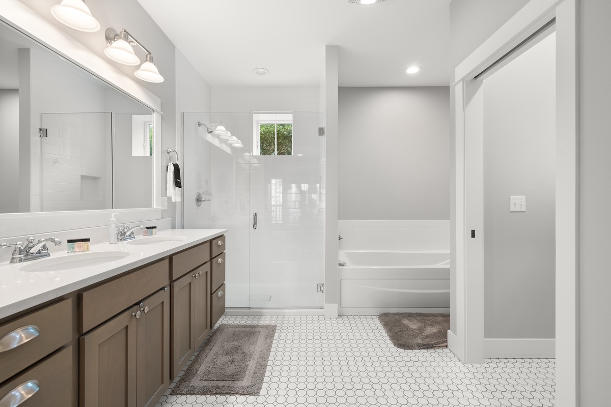 Spacious primary ensuite bathroom