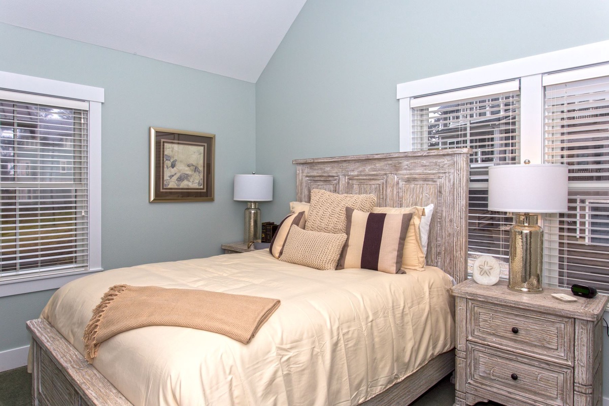 Queen guest bedroom