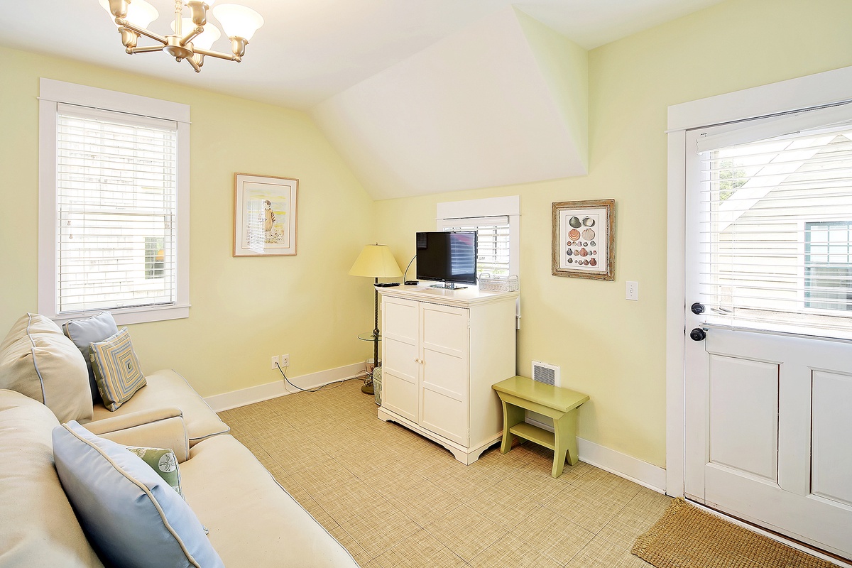 Carriage house with flat screen tv