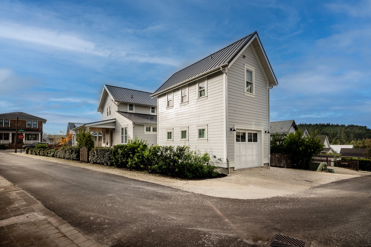 Coastal Retreat and Carriage House - garage not available