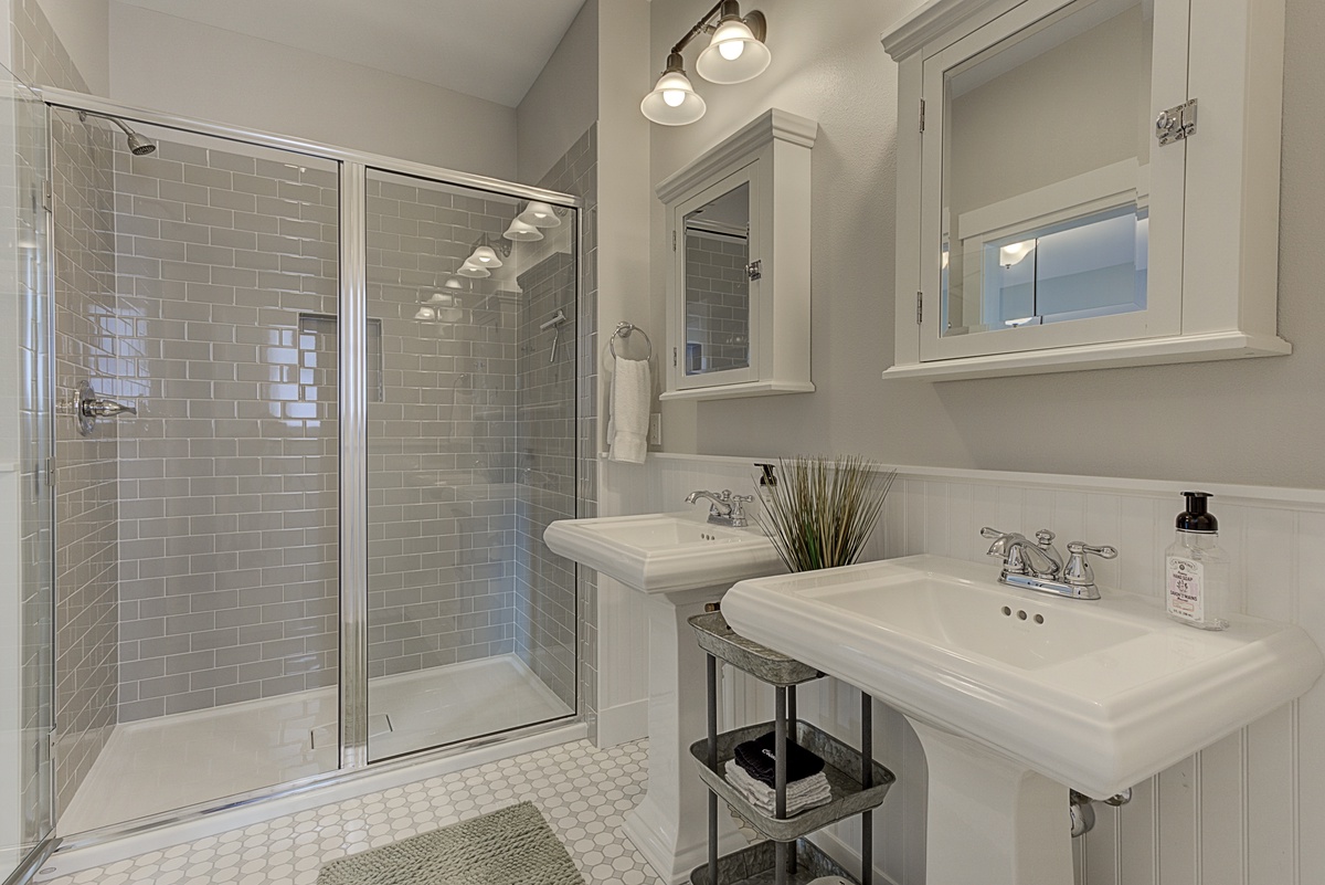 Main floor primary ensuite bathroom