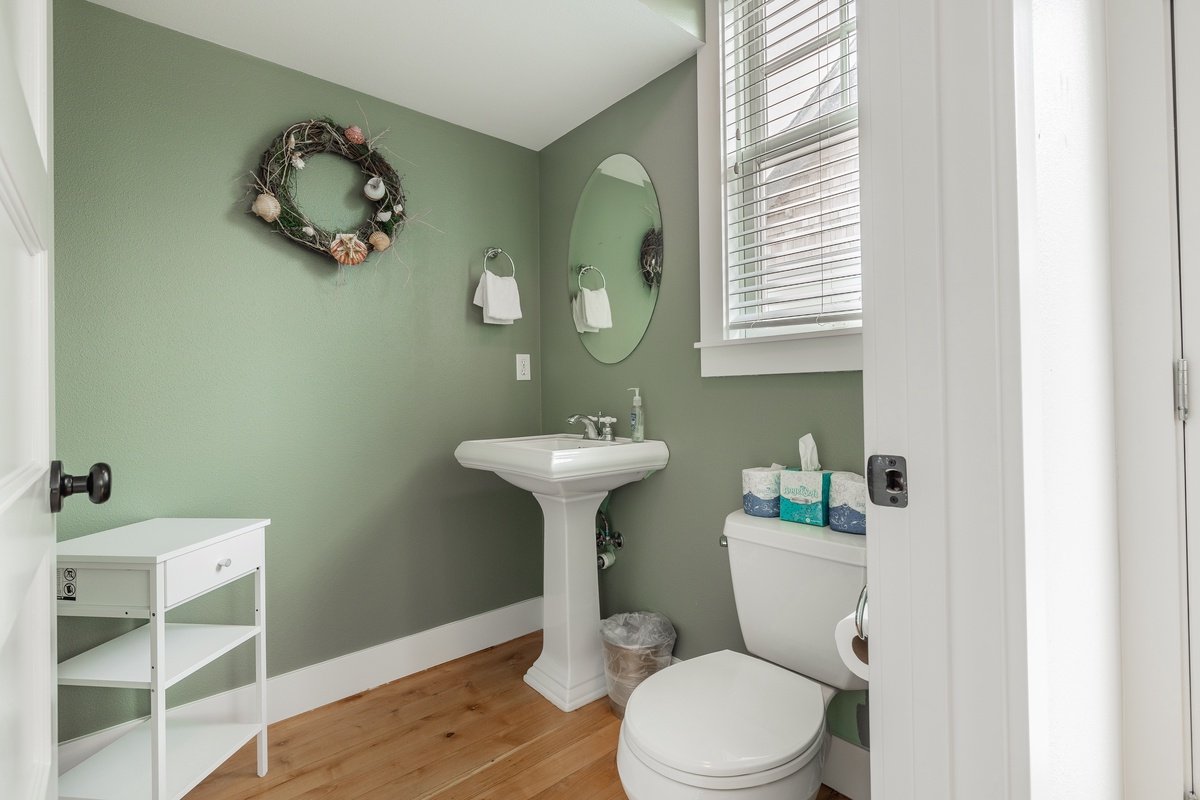 Downstairs guest bathroom bright and fresh for comfort and ease