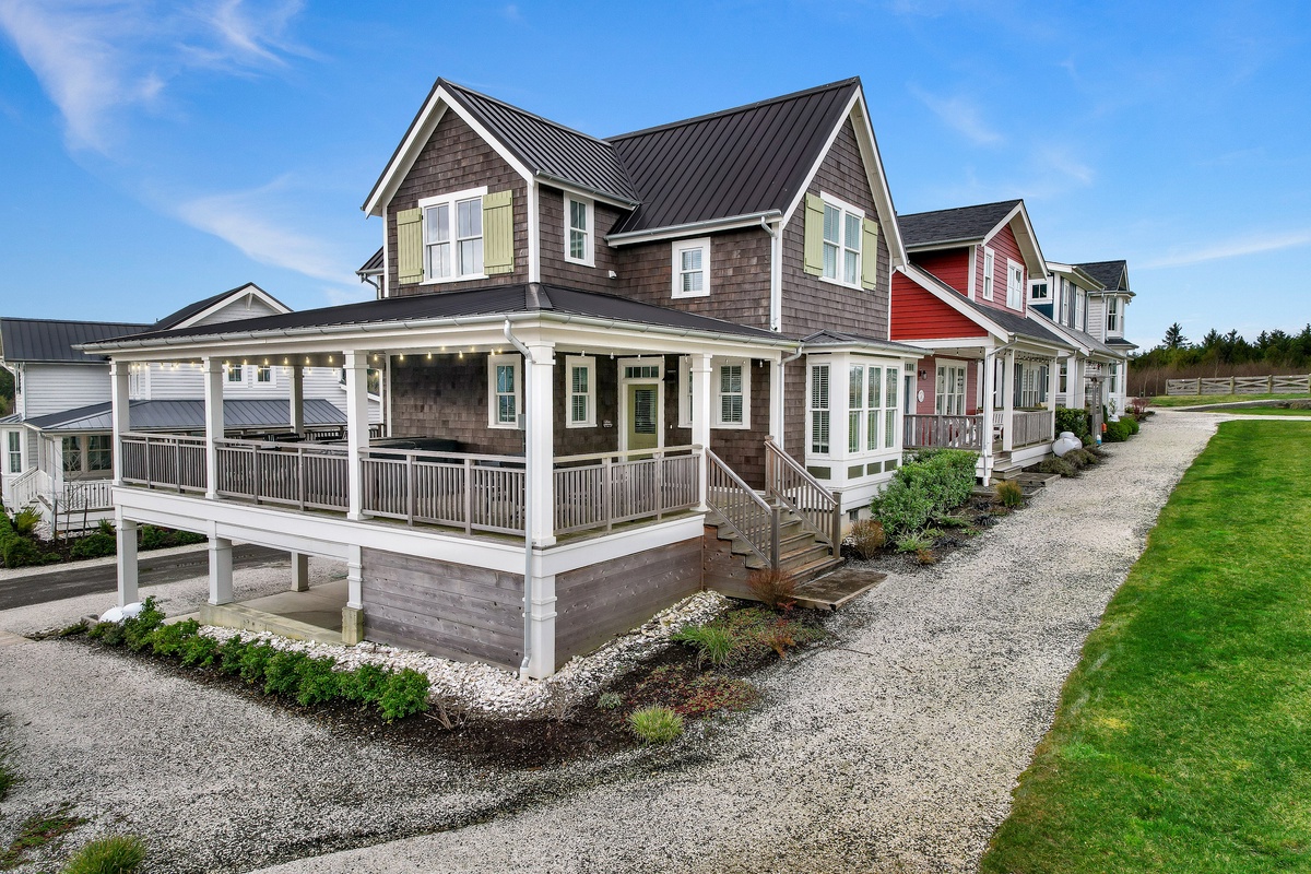 wrap around deck with hot tub