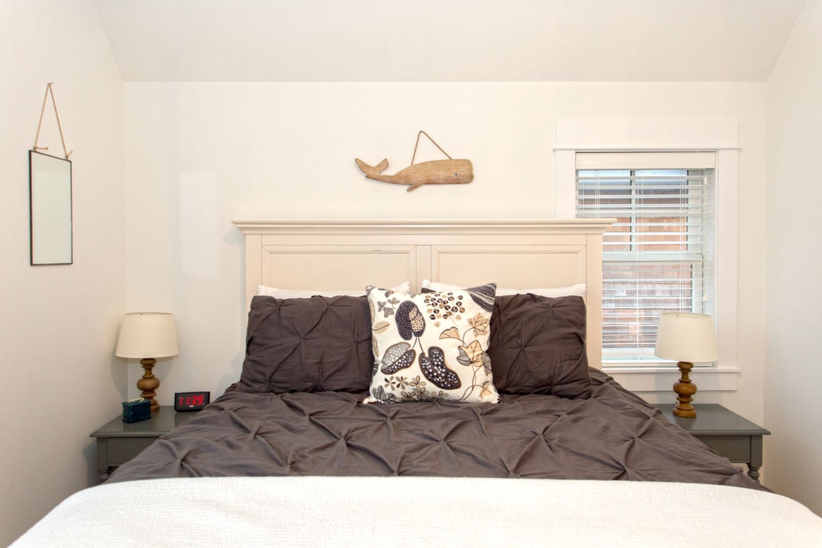 Queen bed 