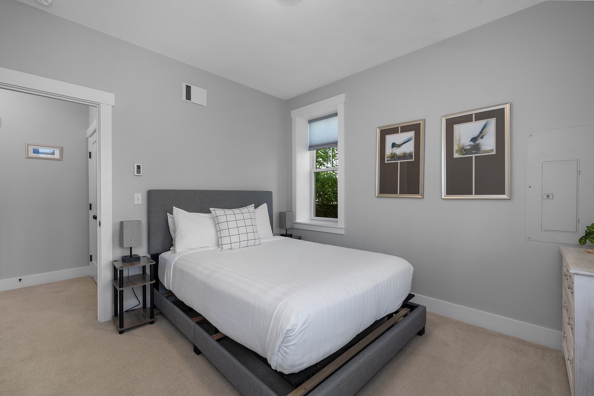 Guest queen bedroom