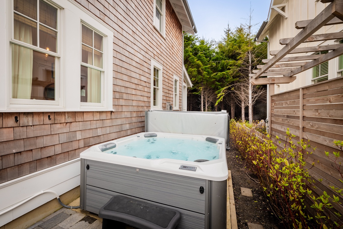 Private hot tub