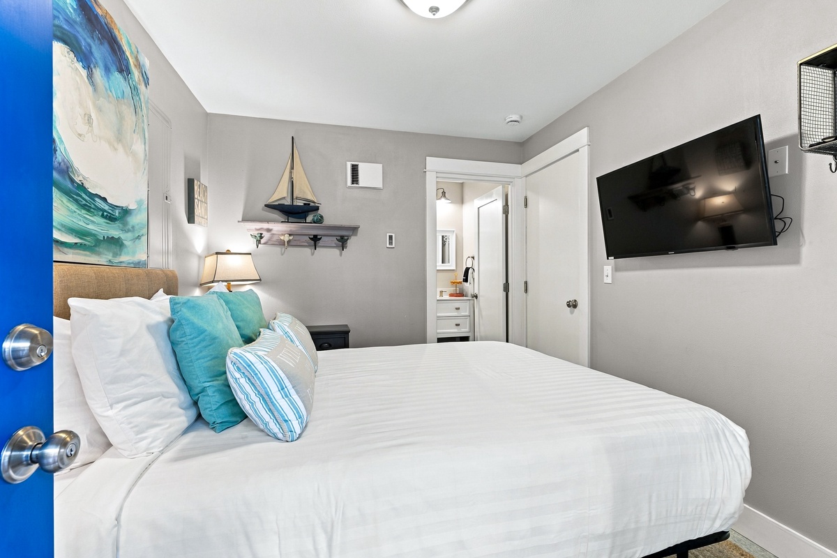 Guest queen bedroom with attached bathroom