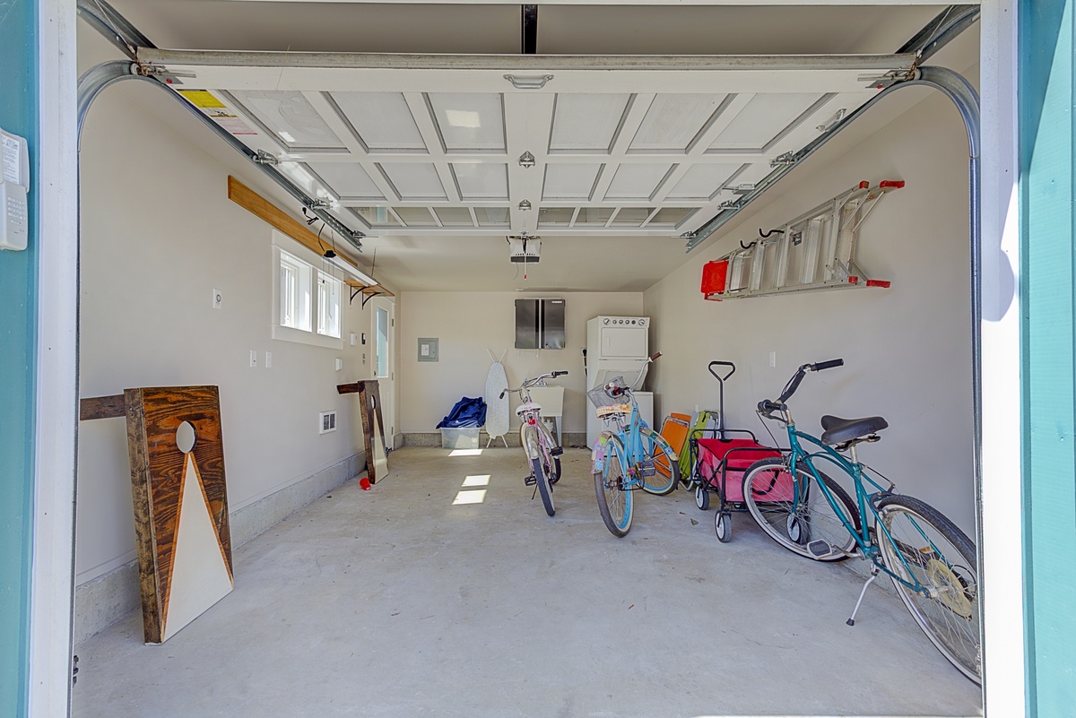 Garage with washer dryer