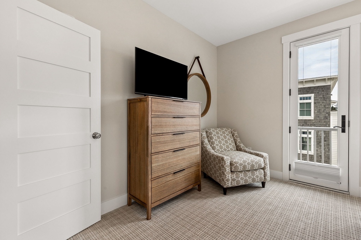 Guest king bedroom