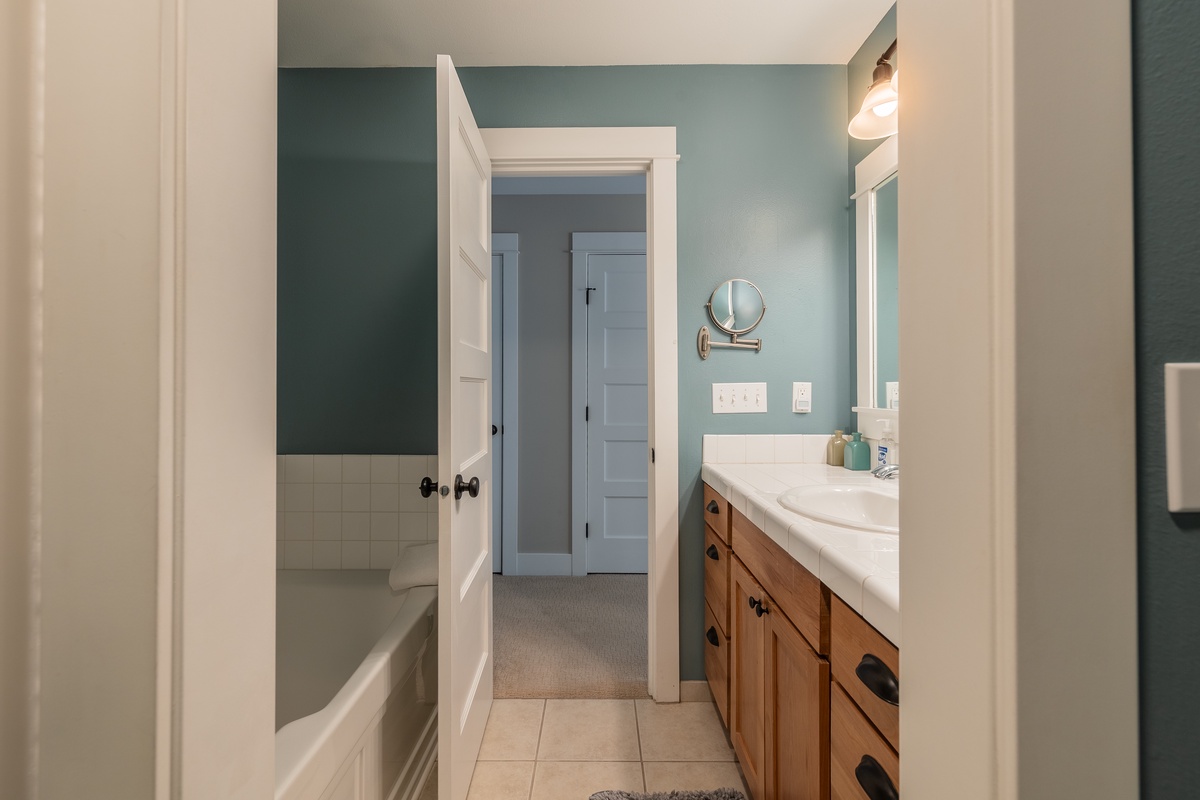 Ensuite bathroom with tub