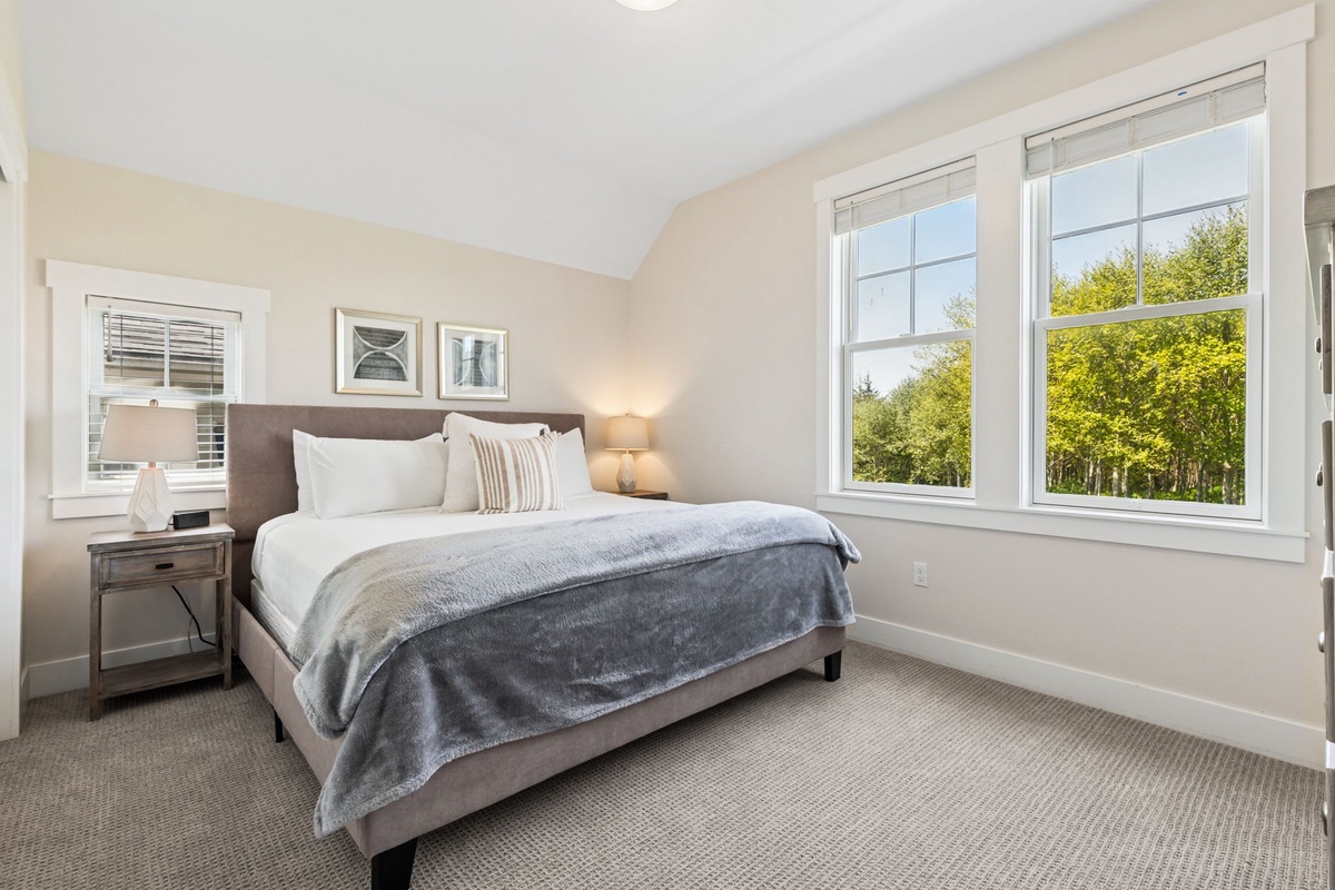 Primary room views of Barnhill
