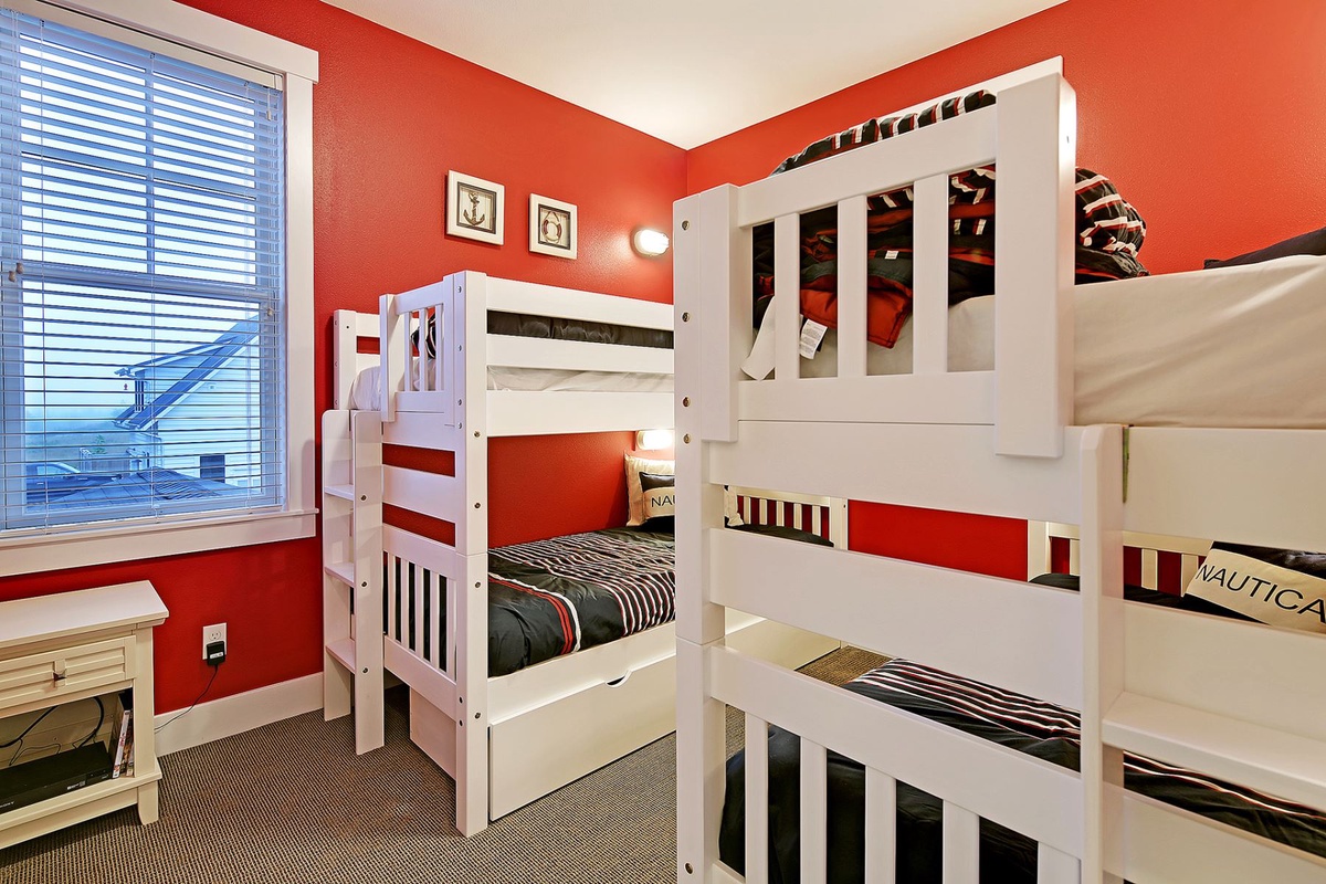 Twin bunk room with four twins