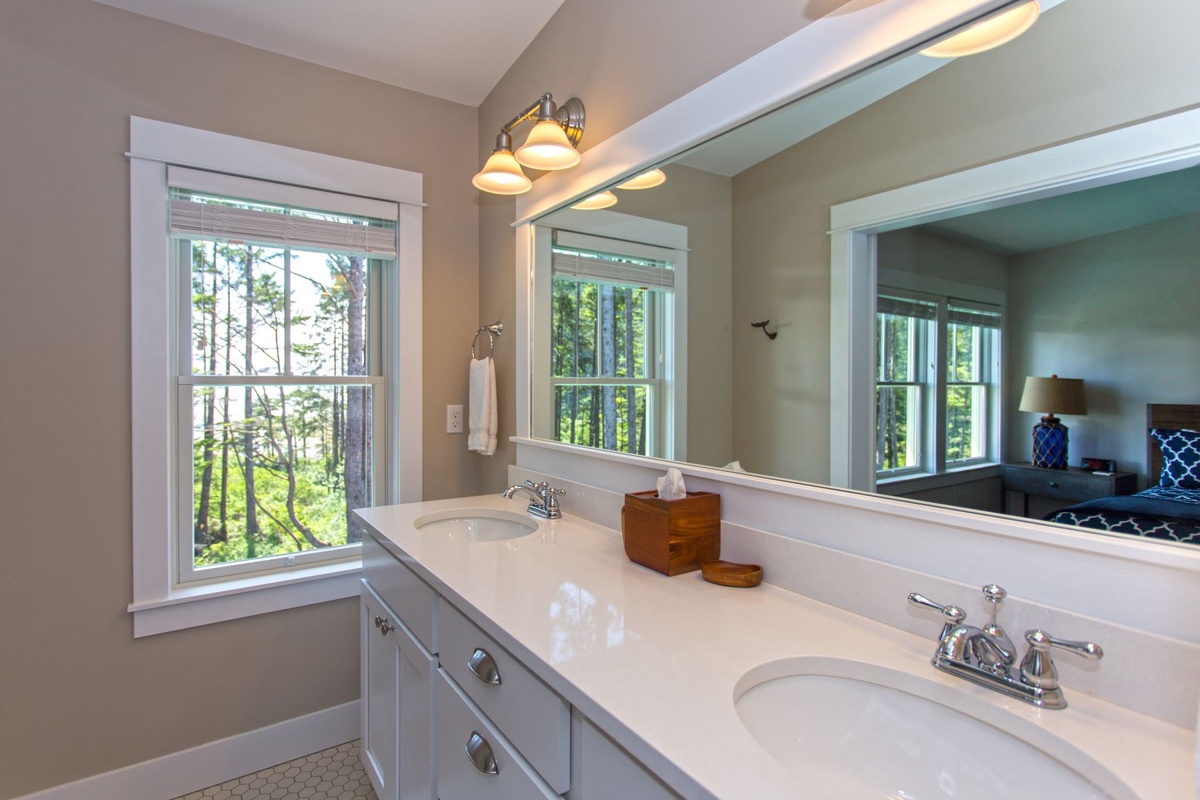 Third floor primary bedroom ensuite bathroom