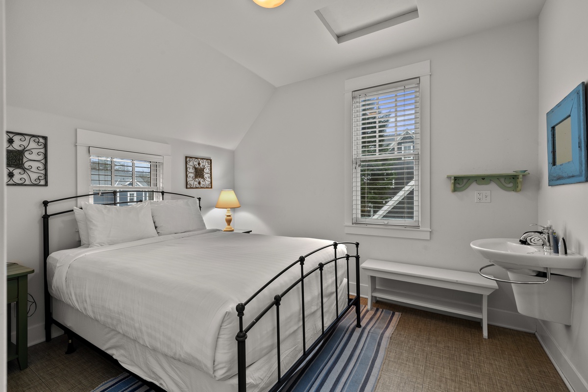 Carriage house queen bedroom